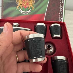 Black and Silver Flask gift set